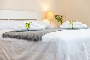 2 Schlafzimmer, Reisekinderbett