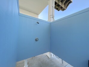 3 bedrooms, free WiFi - THE BLUE CRAB - 2nd Row, easy access to beach, great Gulf Views, sleeps 11. (Crystal Beach)
