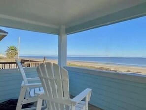 Property grounds - THE BLUE CRAB - 2nd Row, easy access to beach, great Gulf Views, sleeps 11. (Crystal Beach)