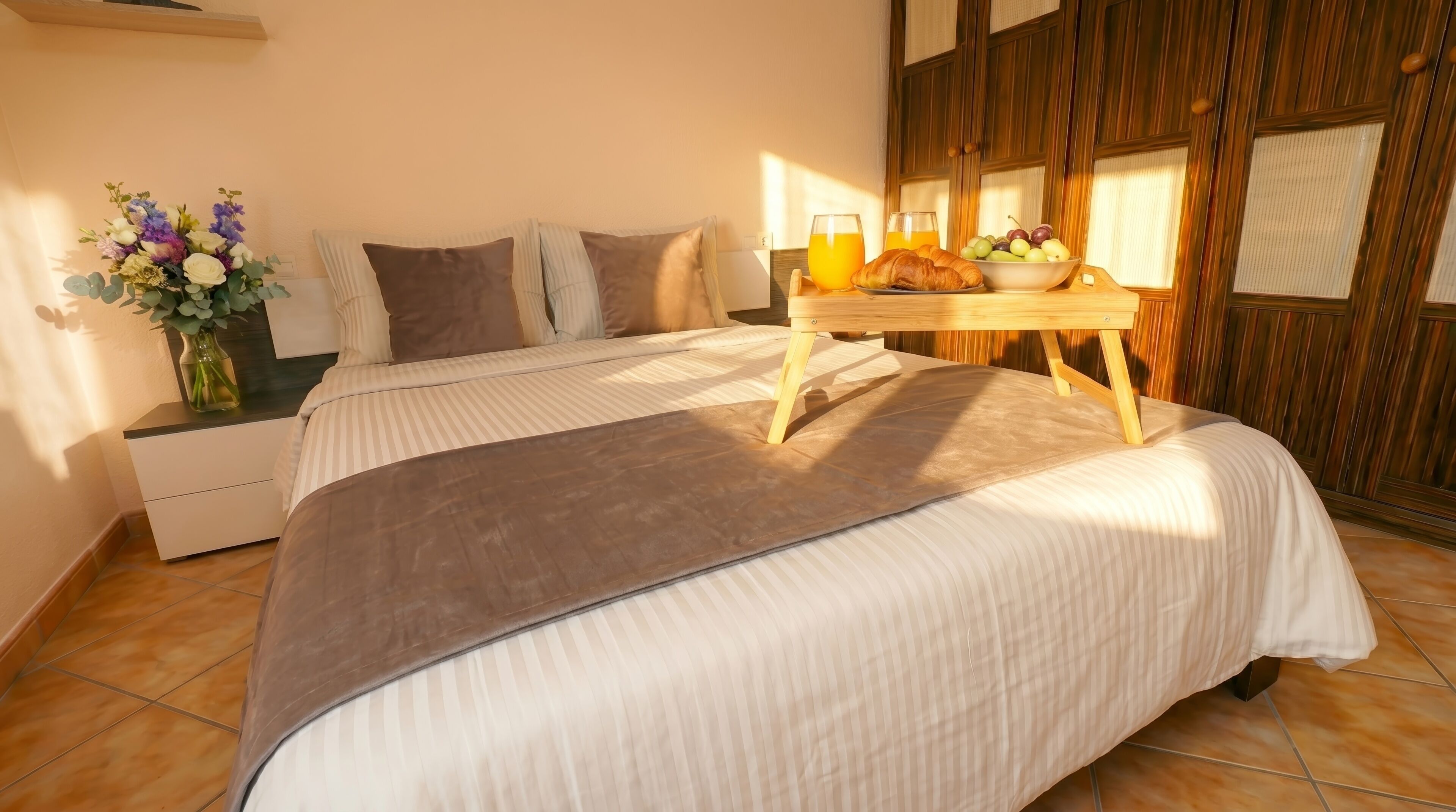 2 bedrooms, desk, iron/ironing board, WiFi