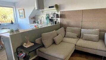 Smart-TV, DVD-Player, Bücher, Videothek