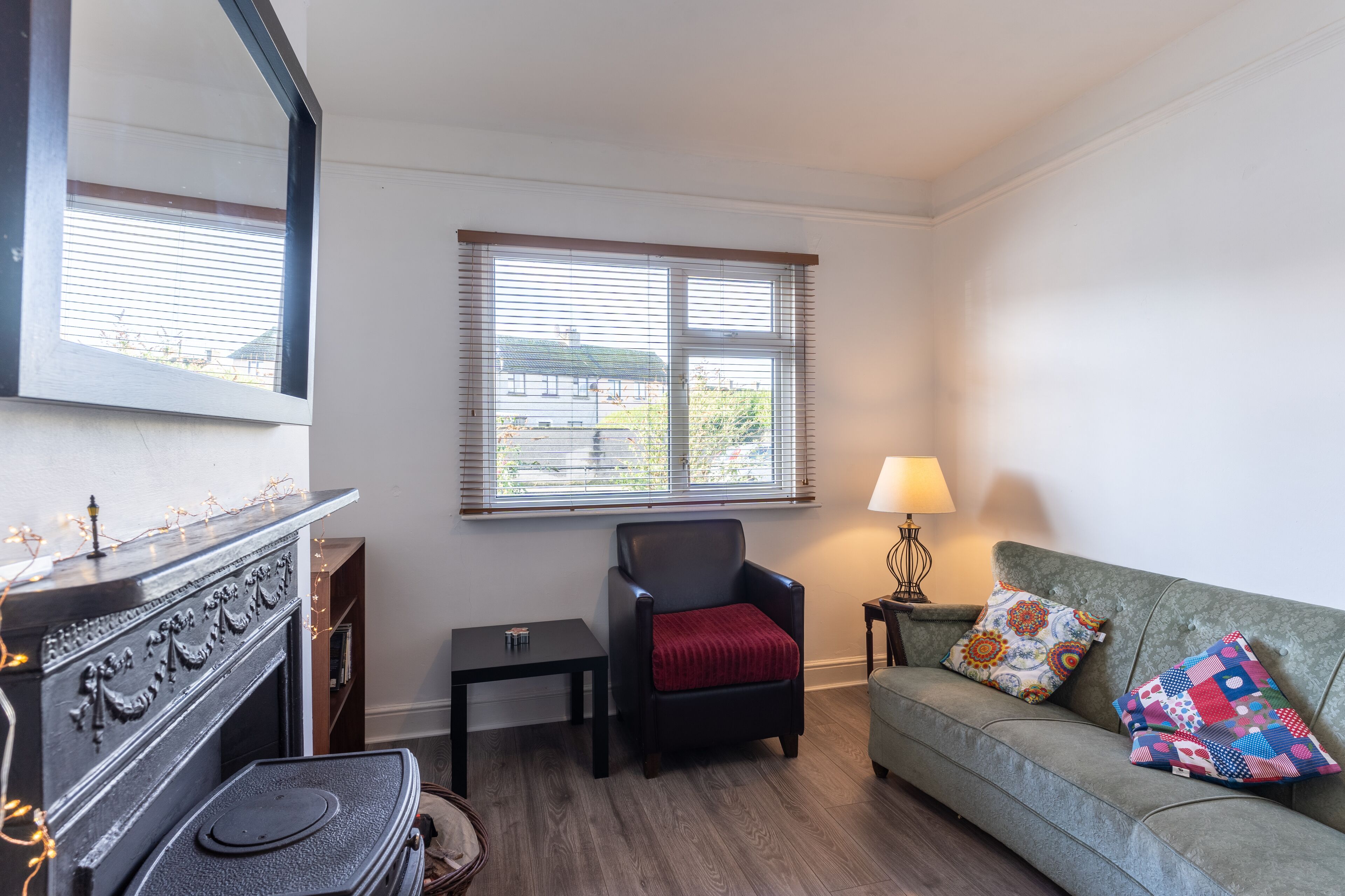 Living area - 3 Bed Quaint House Town Center (Wexford)