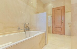 Combined shower/tub