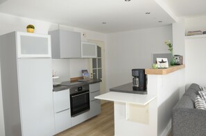 Kühlschrank, Ofen, Herdplatte, Geschirrspüler