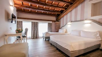 Triple Room | Minibar, in-room safe, individually decorated, desk