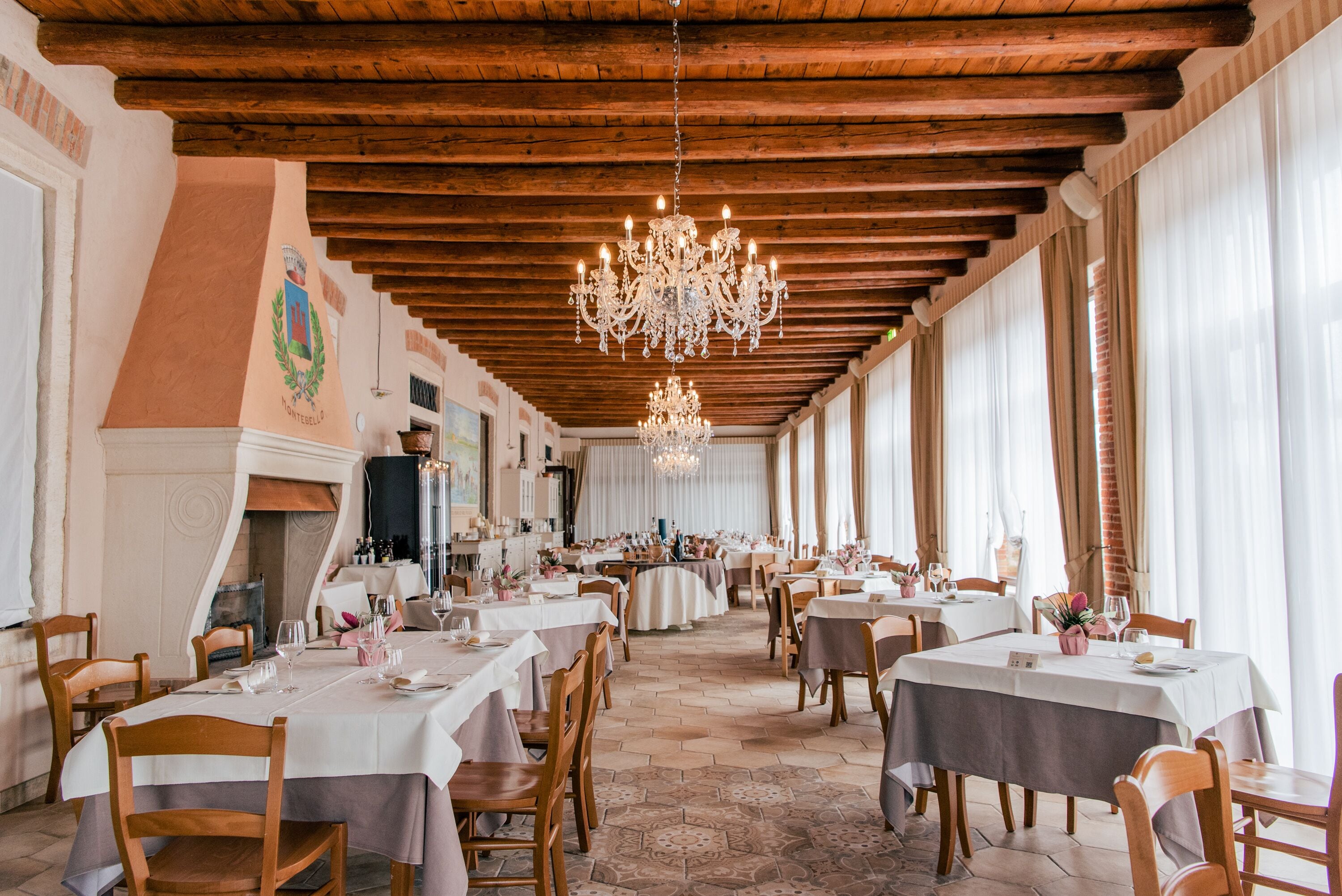 Déjeuner et dîner servis sur place, spécialités Cuisine italienne