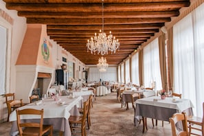 Déjeuner et dßner servis sur place, spécialités Cuisine italienne