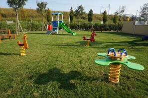 Children’s play area – outdoor - Hotel Fracanzana (Montebello Vicentino)