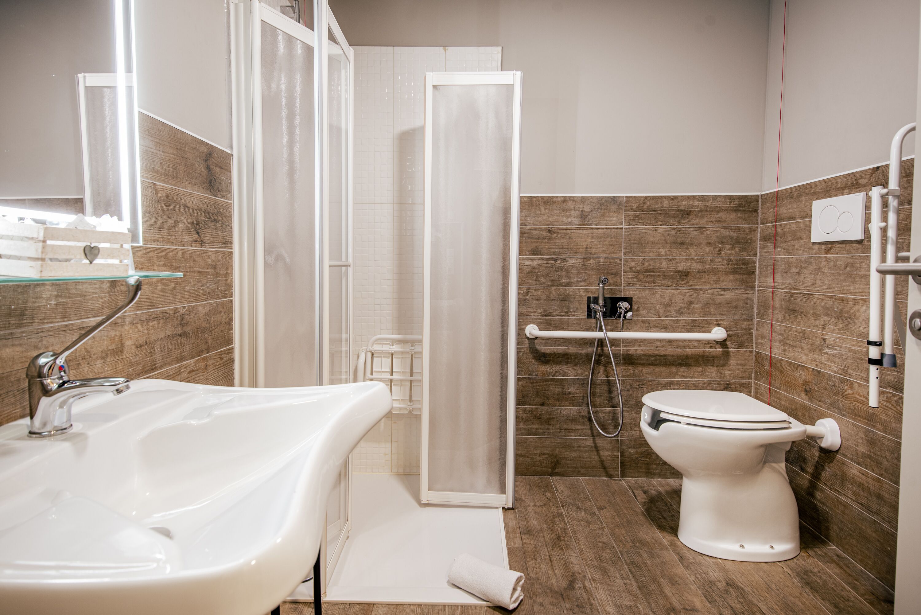 Double Room, Mobility Accessible | Bathroom