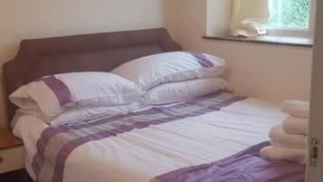 Cottage | 2 bedrooms, iron/ironing board, free WiFi, bed sheets
