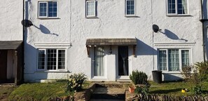 Cottage | Exterior - Davy Cottage in the Countryside With Horse Riding (Liskeard)