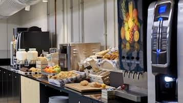 Café da manhã com buffet todos os dias (EUR 8.5 por pessoa)