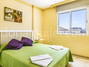 3 bedrooms, iron/ironing board, Internet, bed sheets