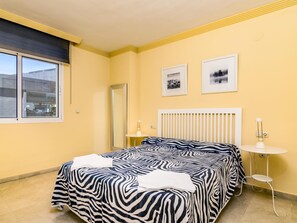 3 makuuhuonetta, silitysrauta/-lauta, internet, vuodevaatteet