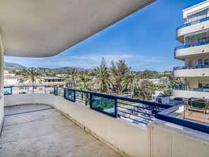 Property grounds - Cheap family apartment with terrace with lateral views to the sea and montana (Marbella)