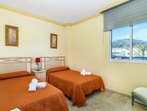 2 bedrooms, iron/ironing board, Internet, bed sheets - Cheap family apartment with terrace with lateral views to the sea and montana (Marbella)
