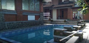 Pool - JM Lady's Backpacker (Malang)