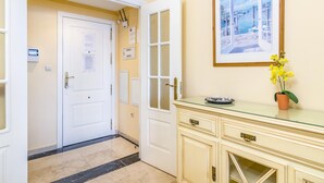 A hotel lobby with a reception desk, a door with a sign, a framed picture on the wall, and a potted plant. - Magnifico apartamento en Marbella con vistas al mar (Marbella)