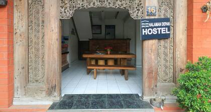 Halaman Depan Hostel