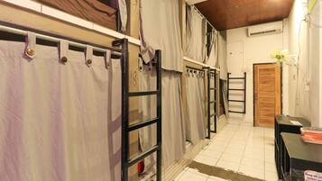 โต๊ะทำงาน, เตารีด/โต๊ะรีดผ้า, Wi-Fi ฟรี