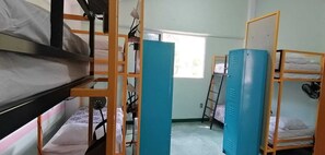 Free WiFi, bed sheets - Nopalero Hostel (Puerto Escondido)