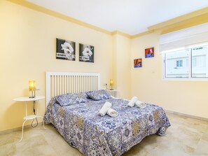 3 habitaciones, tabla de planchar con plancha, internet y ropa de cama 