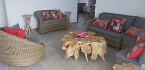 Smart TV, ping pong, books - Villa with pool in the heart of the rocks (Lecci)