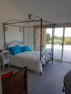 4 bedrooms, iron/ironing board, free WiFi, bed sheets - Villa with pool in the heart of the rocks (Lecci)