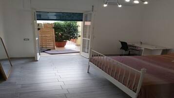 4 bedrooms, WiFi, bed sheets