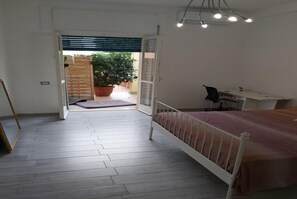 4 bedrooms, WiFi, bed sheets