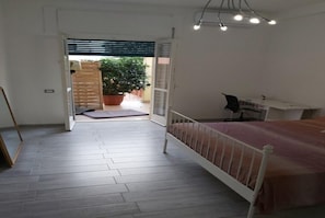 4 bedrooms, WiFi, bed sheets