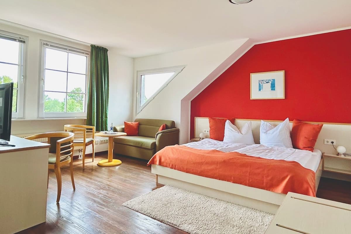 Double Room | Desk, free WiFi, bed sheets