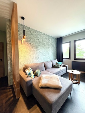 60-cm flat-screen TV with satellite channels, TV - Hotel Reindahls (Altlandsberg)