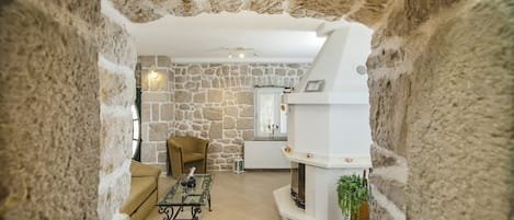 TV, fireplace, stereo