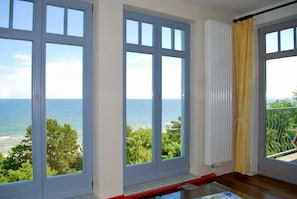 Apartment, 2 Schlafzimmer (11, incl. Cleaning and Service Fee) | Wohnbereich | Fernseher