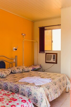 Free WiFi, bed sheets - Cavalo Branco Hotel (São Vicente do Sul)