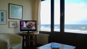 Apartment (04, incl. Cleaning and Service Fee) | Living room | Flat-screen TV - Villa Strandklause (Heringsdorf)