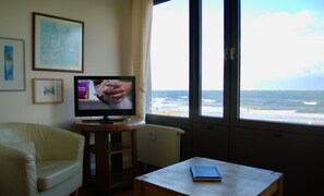 Huoneisto (04, incl. Cleaning and Service Fee) | Olohuone | Taulutelevisio