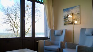 Apartment (04, incl. Cleaning and Service Fee) | Living area | Flat-screen TV - Villa Strandklause (Heringsdorf)