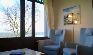 Huoneisto (04, incl. Cleaning and Service Fee) | Oleskelualue | Taulutelevisio