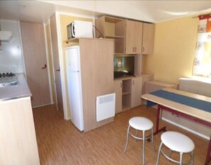 Bungalow, 2 Bedrooms, Terrace (Fitji) | Living area