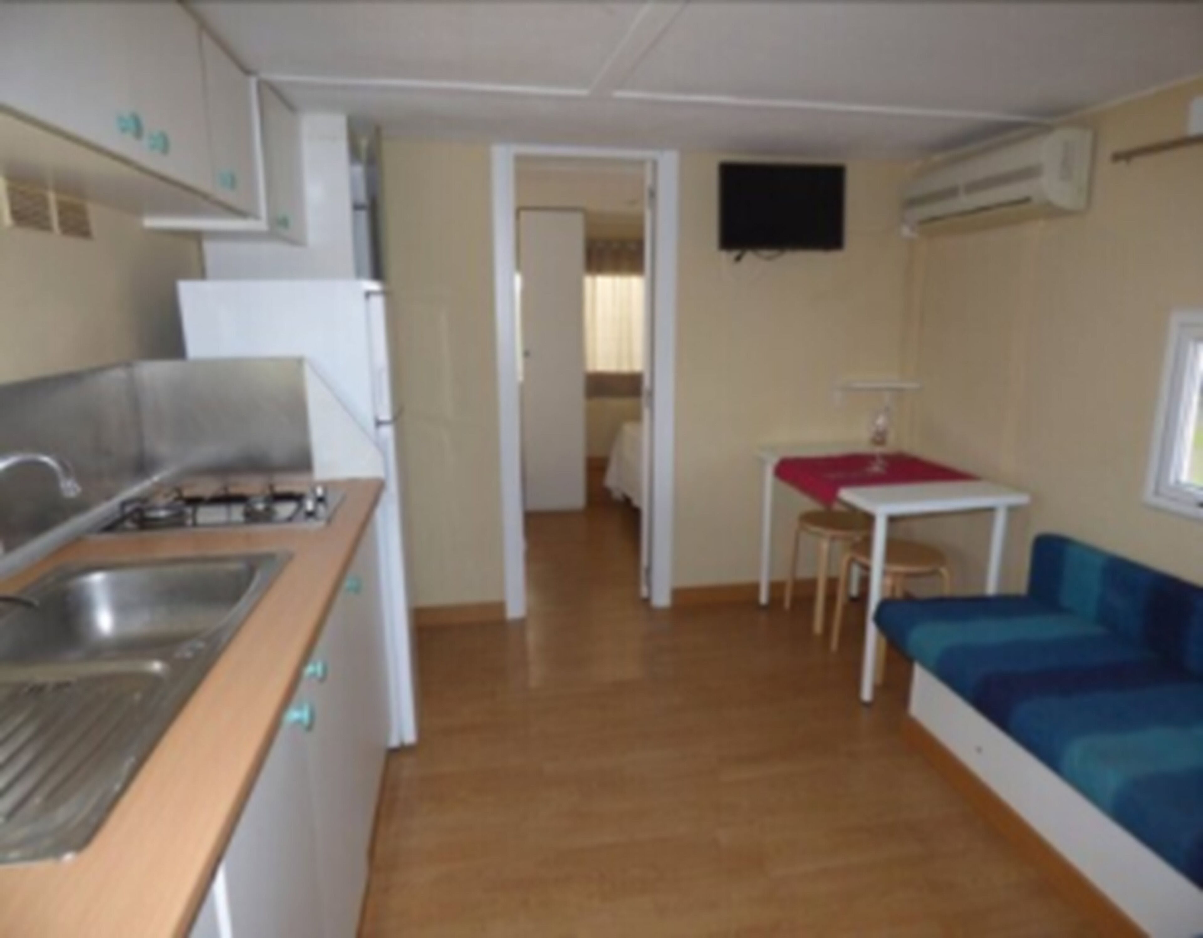 Bungalow, 2 slaapkamers, terras (4 guests) | Privékitchenette | Een koelkast, een magnetron, een kookplaat