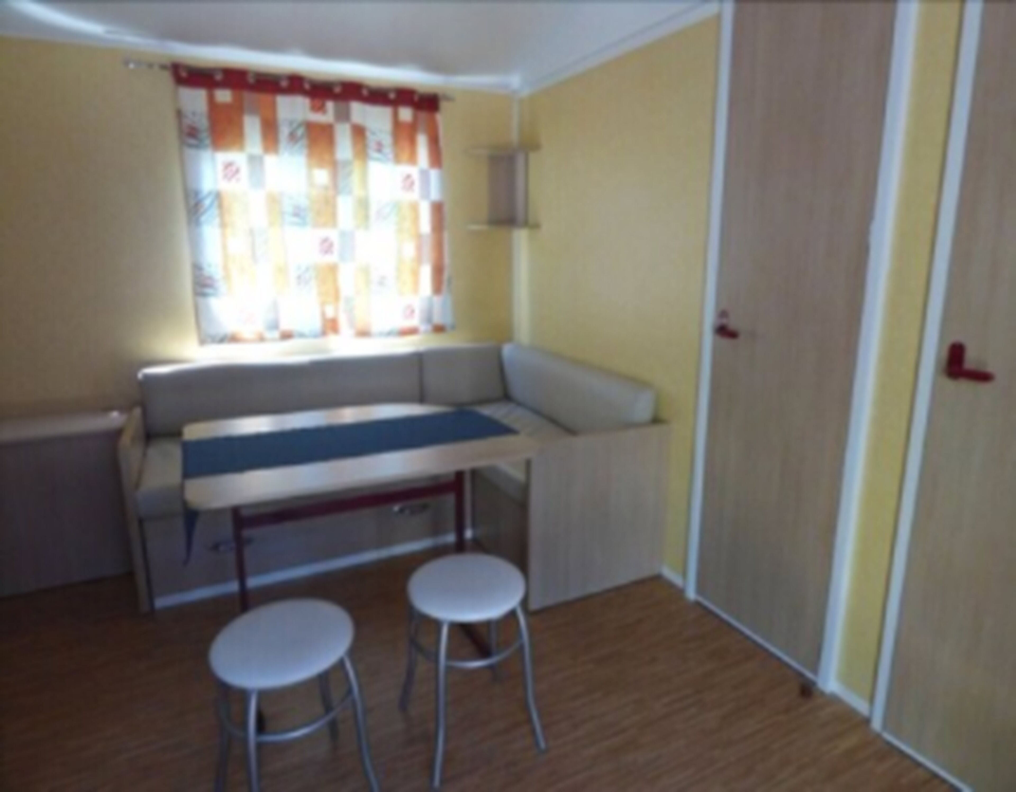 平房, 2 间卧室, 露台 (Fitji) | 起居区 | 电视