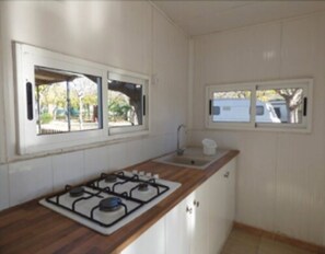 Bungalow, 2 Bedrooms, Terrace (4 guests) | Private kitchenette