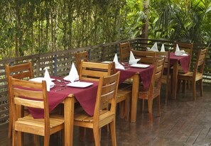 Outdoor dining - Olive Garden Hotel (Kampala)