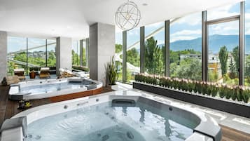 Bathtub spa indoor