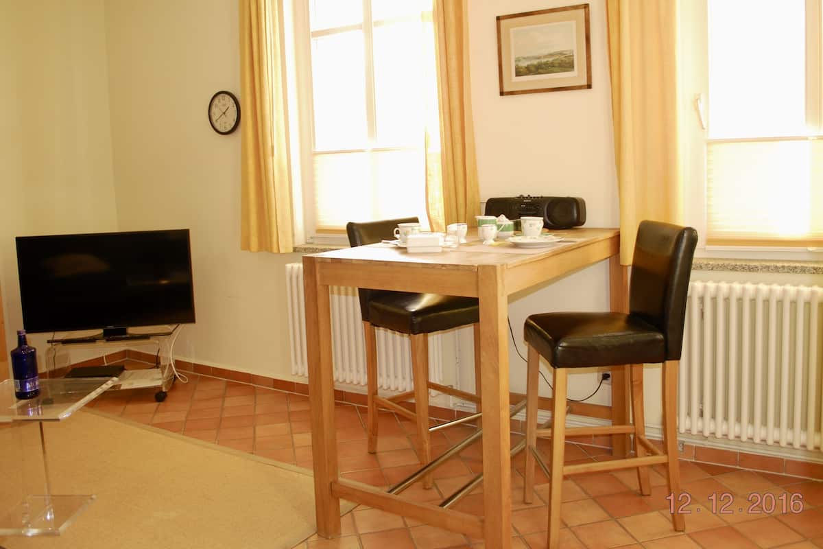 Leilighet (05, incl. Cleaning and Service Fee) | Oppholdsområde | Flatskjerm-TV