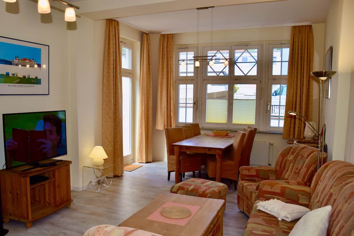 Leilighet (01, incl. Cleaning and Service Fee) | Oppholdsområde | Flatskjerm-TV