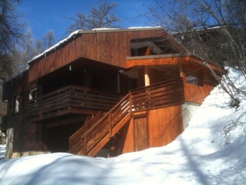 Les Orres 1650: ground floor of chalet, close to slopes and skating rink