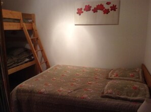 2 chambres, lit parapluie